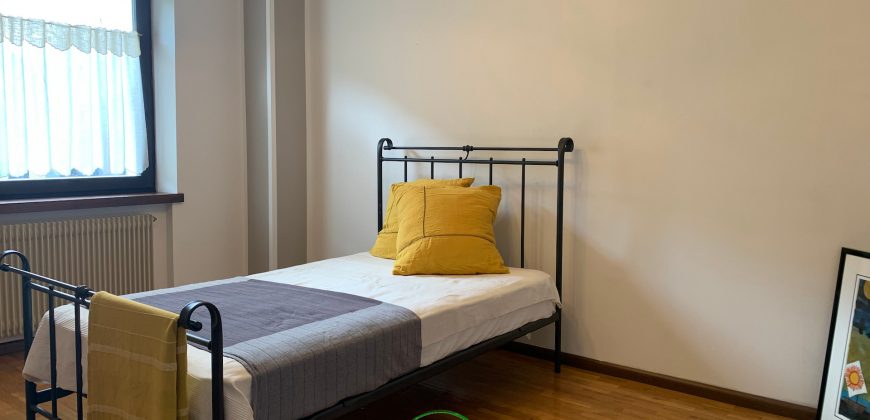 CASA A SCHIERA CON GIARDINO