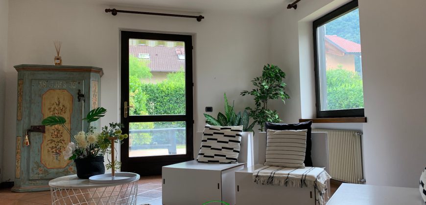 CASA A SCHIERA CON GIARDINO