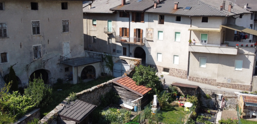 PORZIONE DI CASA CON ORTO A SELVA DI LEVICO