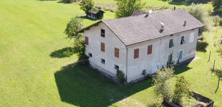 EDIFICIO CON TERRENI