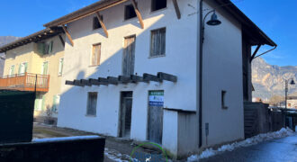 PORZIONE DI CASA AL GREZZO A CASTELNUOVO