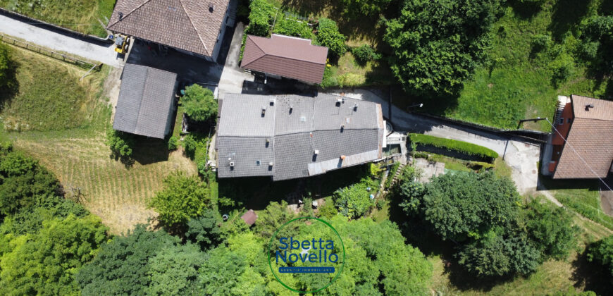 PORZIONE DI CASA CON GIARDINO