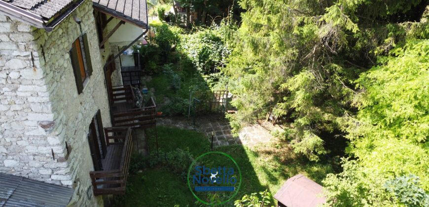 PORZIONE DI CASA CON GIARDINO