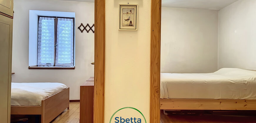 PORZIONE DI CASA CON GIARDINO