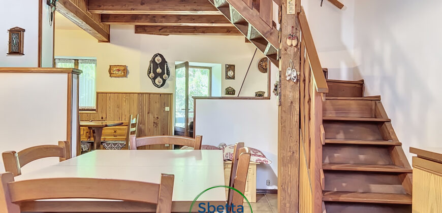 PORZIONE DI CASA CON GIARDINO
