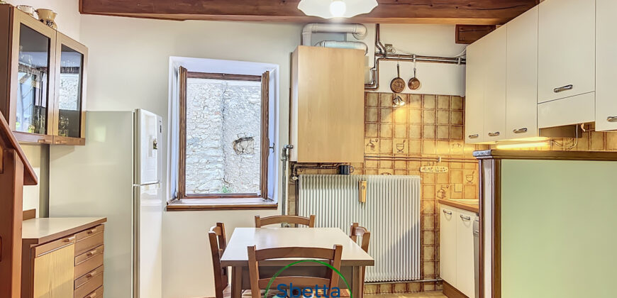 PORZIONE DI CASA CON GIARDINO