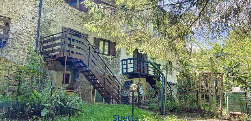 PORZIONE DI CASA CON GIARDINO
