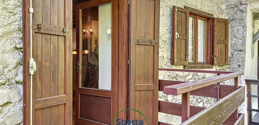 PORZIONE DI CASA CON GIARDINO