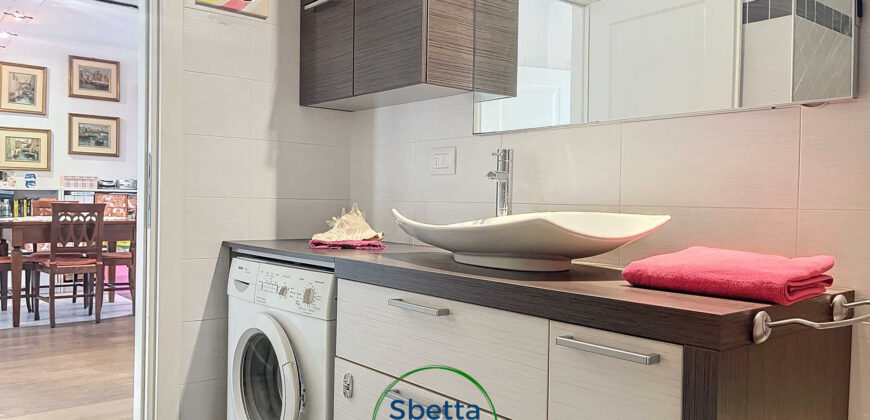 APPARTAMENTO DUE CAMERE CON GIARDINO E TERRAZZO