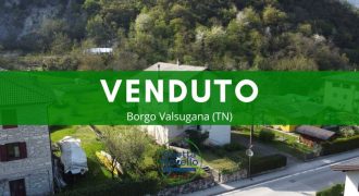 APPARTAMENTO CON TERRAZZO, GIARDINO E POSTI AUTO