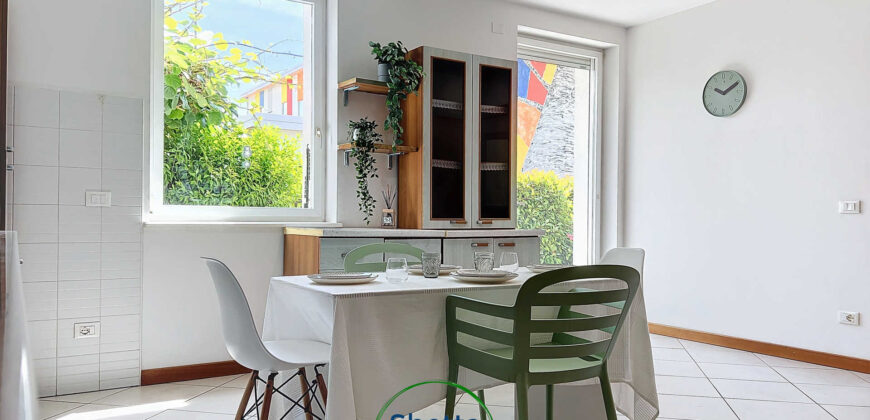 APPARTAMENTO DUE CAMERE CON GIARDINO E TERRAZZO