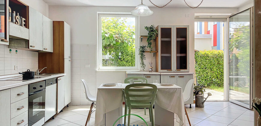 APPARTAMENTO DUE CAMERE CON GIARDINO E TERRAZZO