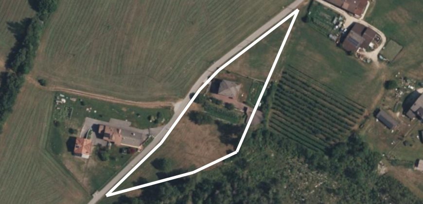 CASA SINGOLA NELLA NATURA