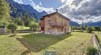CASA SINGOLA NELLA NATURA