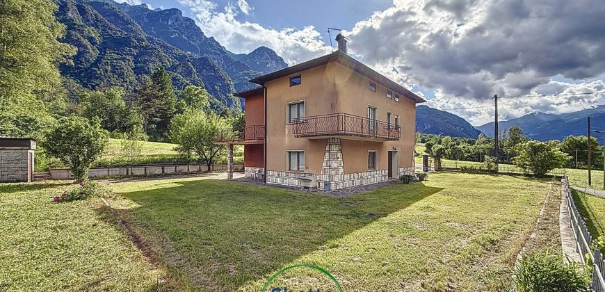 CASA SINGOLA NELLA NATURA