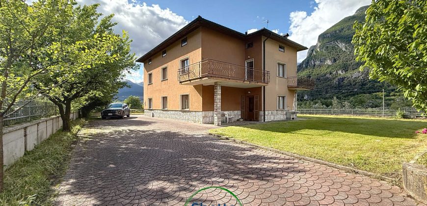 CASA SINGOLA NELLA NATURA
