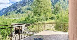 CASA SINGOLA NELLA NATURA