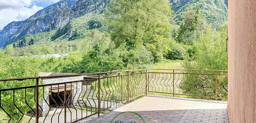 CASA SINGOLA NELLA NATURA