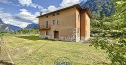 CASA SINGOLA NELLA NATURA