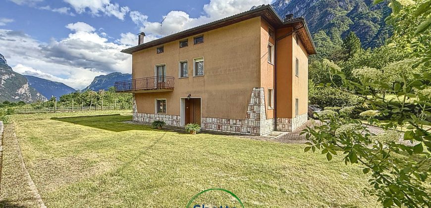 CASA SINGOLA NELLA NATURA