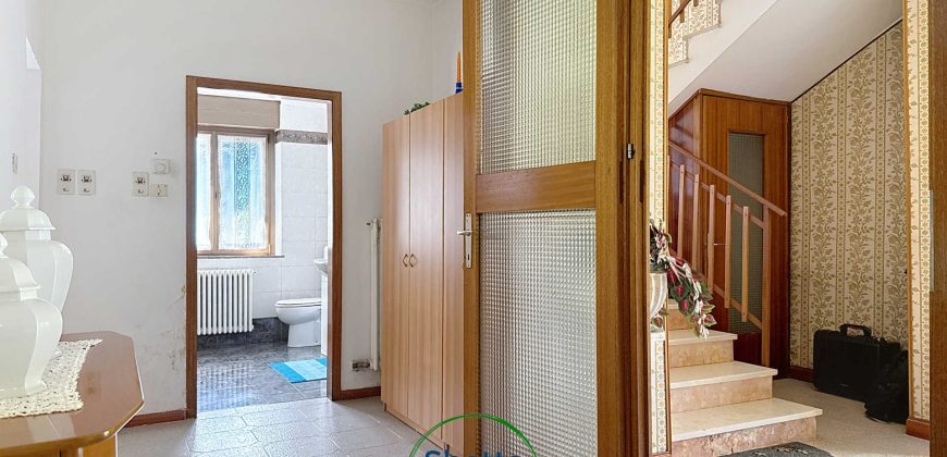 CASA SINGOLA NELLA NATURA
