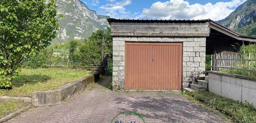 CASA SINGOLA NELLA NATURA