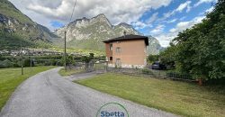 CASA SINGOLA NELLA NATURA