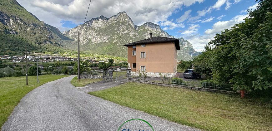 CASA SINGOLA NELLA NATURA