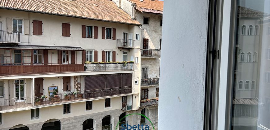 APPARTAMENTO CON TRE CAMERE IN CENTRO
