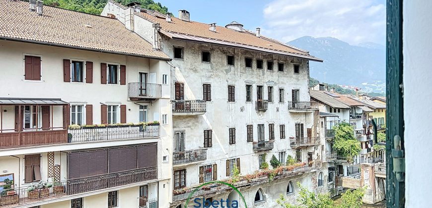 APPARTAMENTO CON TRE CAMERE IN CENTRO