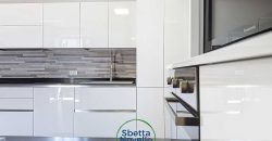 APPARTAMENTO CON DUE CAMERE E DUE GARAGE