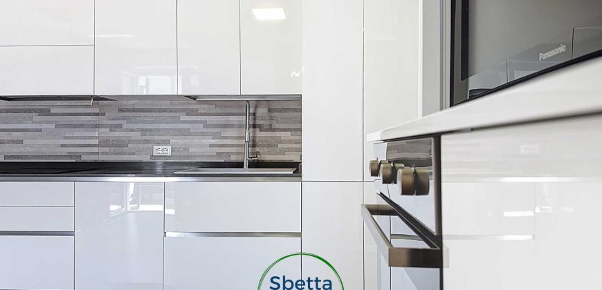 APPARTAMENTO CON DUE CAMERE E DUE GARAGE