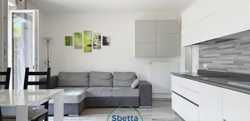 APPARTAMENTO CON DUE CAMERE E DUE GARAGE