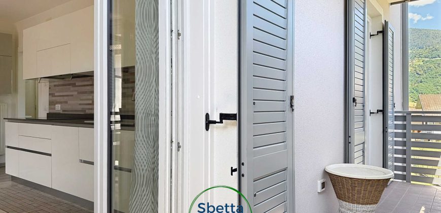 APPARTAMENTO CON DUE CAMERE E DUE GARAGE