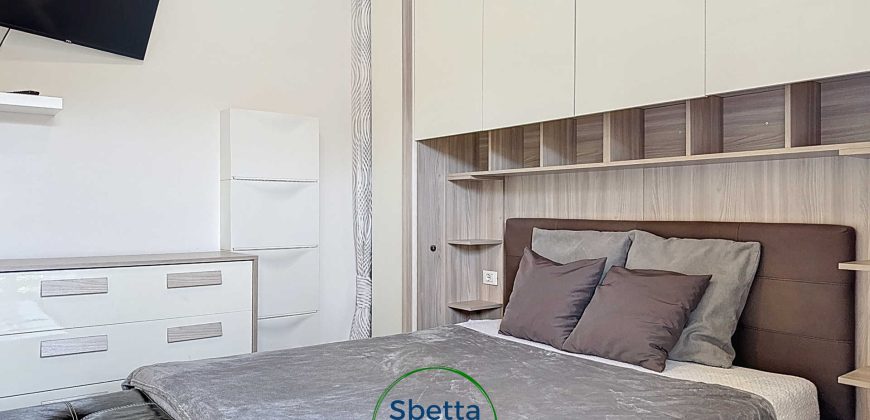 APPARTAMENTO CON DUE CAMERE E DUE GARAGE