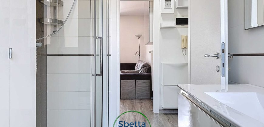 APPARTAMENTO CON DUE CAMERE E DUE GARAGE