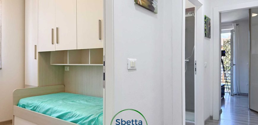 APPARTAMENTO CON DUE CAMERE E DUE GARAGE