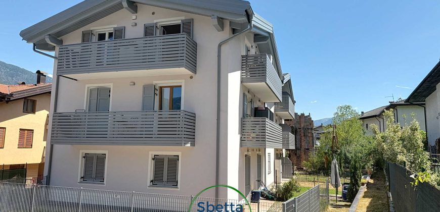 APPARTAMENTO CON DUE CAMERE E DUE GARAGE
