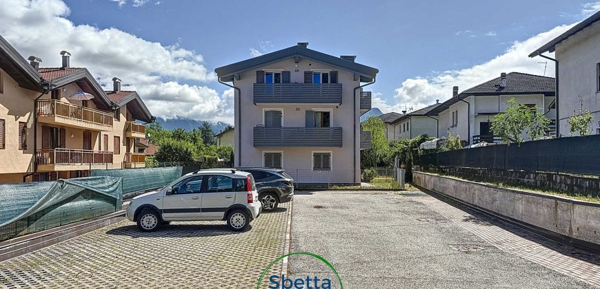 APPARTAMENTO CON DUE CAMERE E DUE GARAGE