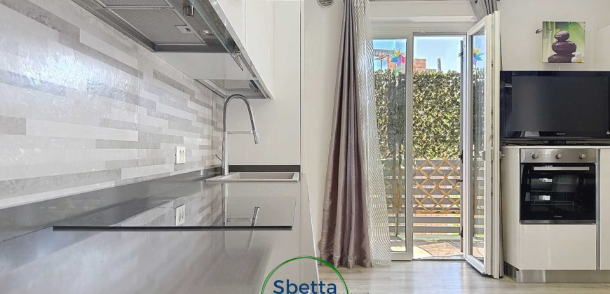 APPARTAMENTO CON DUE CAMERE E DUE GARAGE