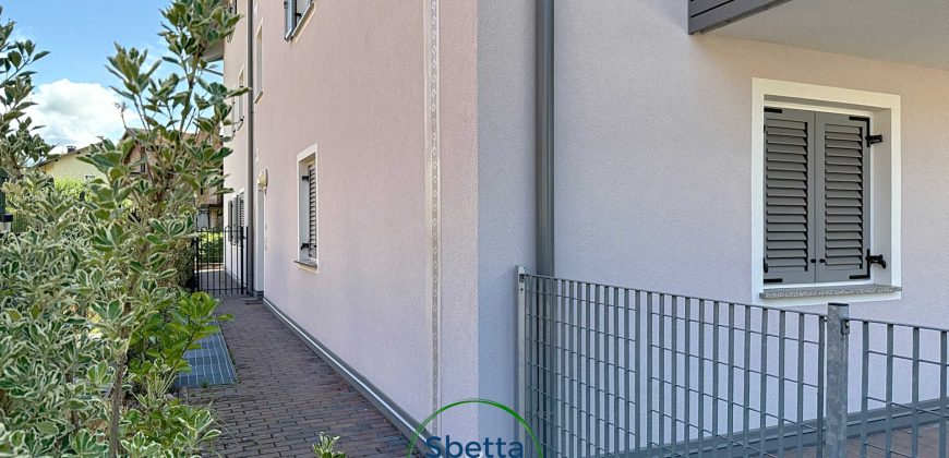 APPARTAMENTO CON DUE CAMERE E DUE GARAGE