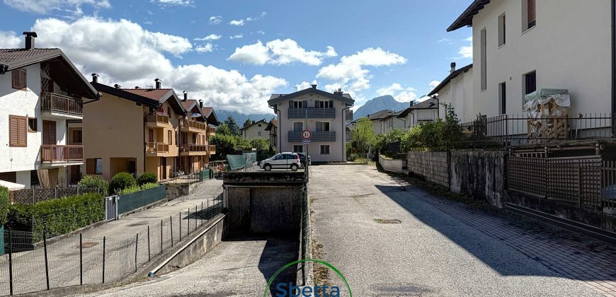 APPARTAMENTO CON DUE CAMERE E DUE GARAGE