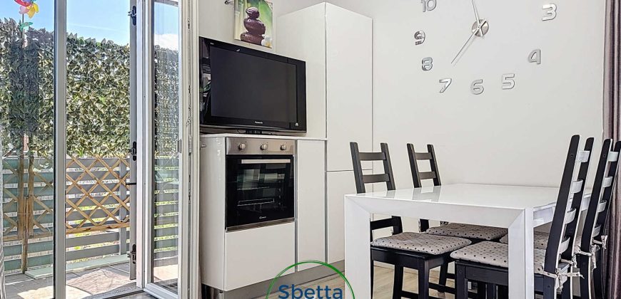 APPARTAMENTO CON DUE CAMERE E DUE GARAGE