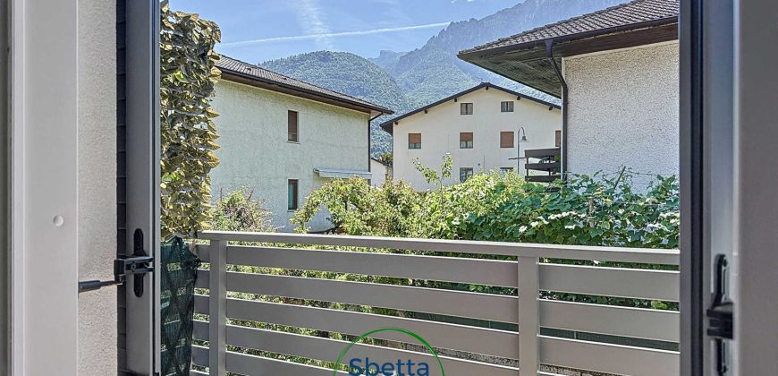 APPARTAMENTO CON DUE CAMERE E DUE GARAGE
