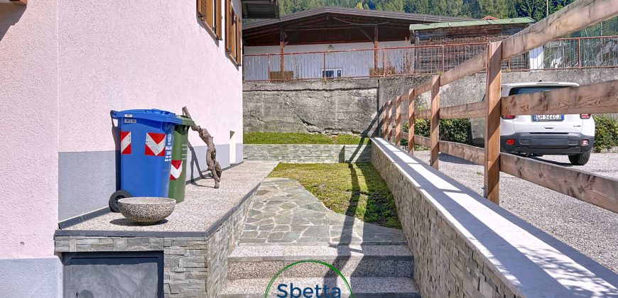 CASA BIFAMILIARE CON GIARDINO