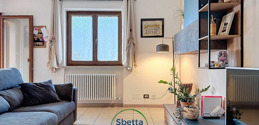 CASA BIFAMILIARE CON GIARDINO