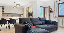 CASA BIFAMILIARE CON GIARDINO