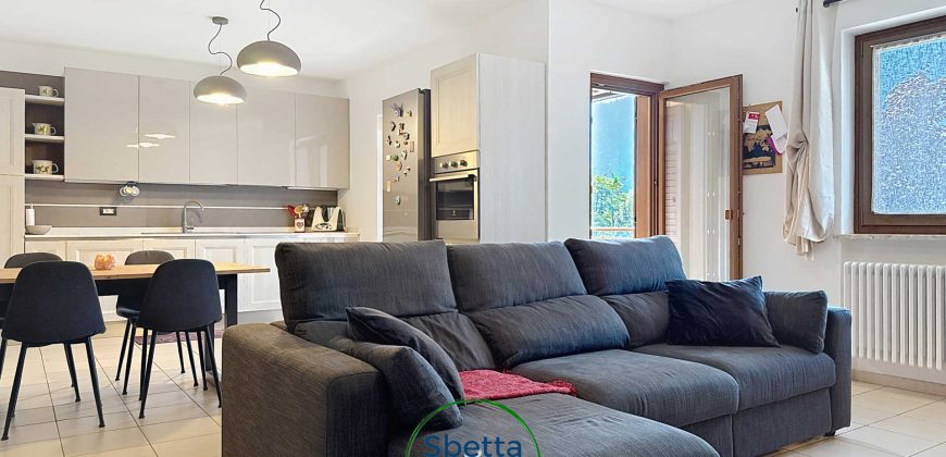CASA BIFAMILIARE CON GIARDINO