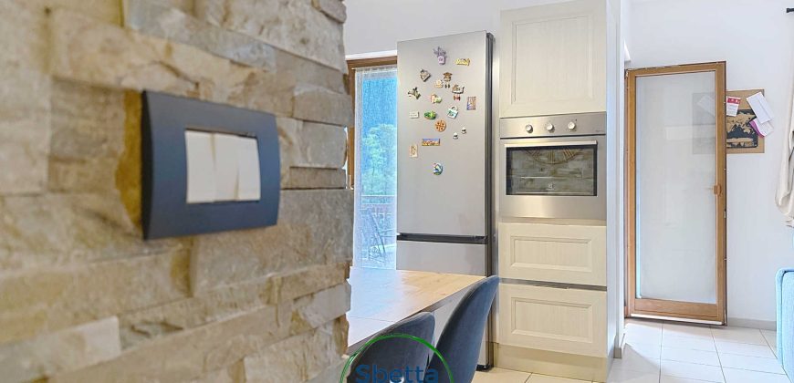 CASA BIFAMILIARE CON GIARDINO