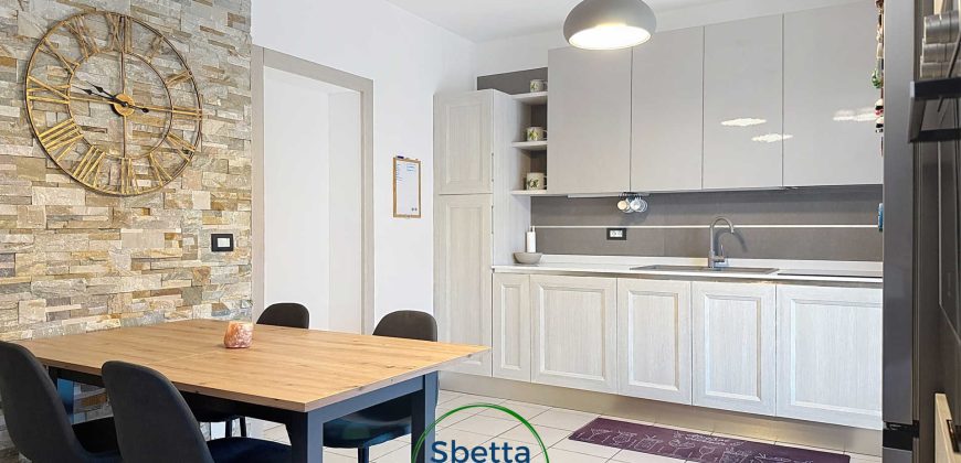 CASA BIFAMILIARE CON GIARDINO
